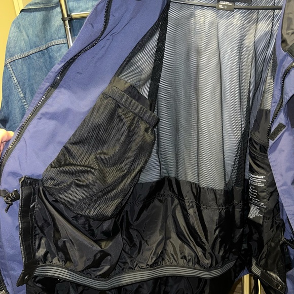 Mountain hardware jacket size large - Picture 3 of 5